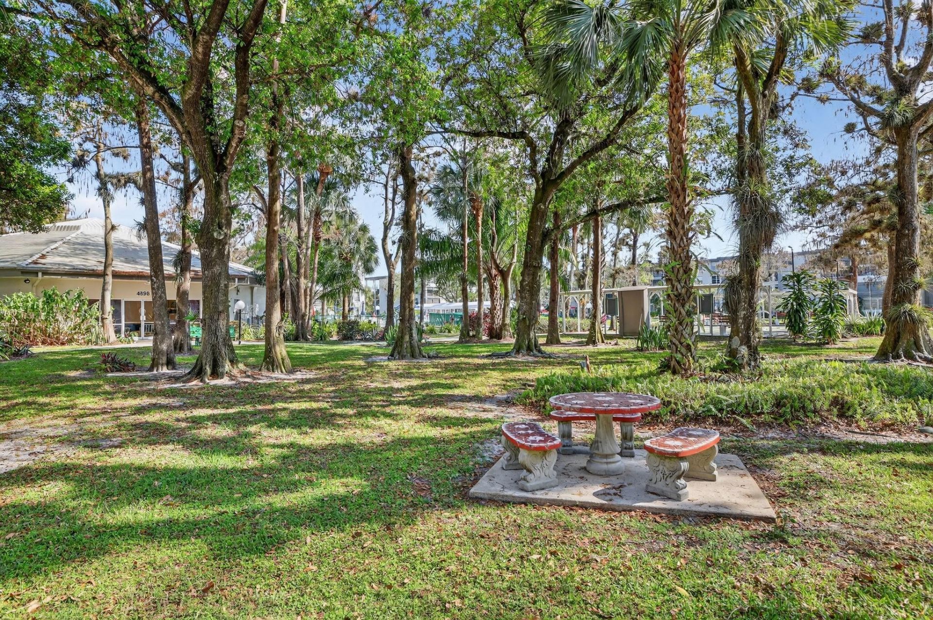 4898 NW 29th Ct, Unit 315, Lauderdale Lakes, FL 33313 Photo