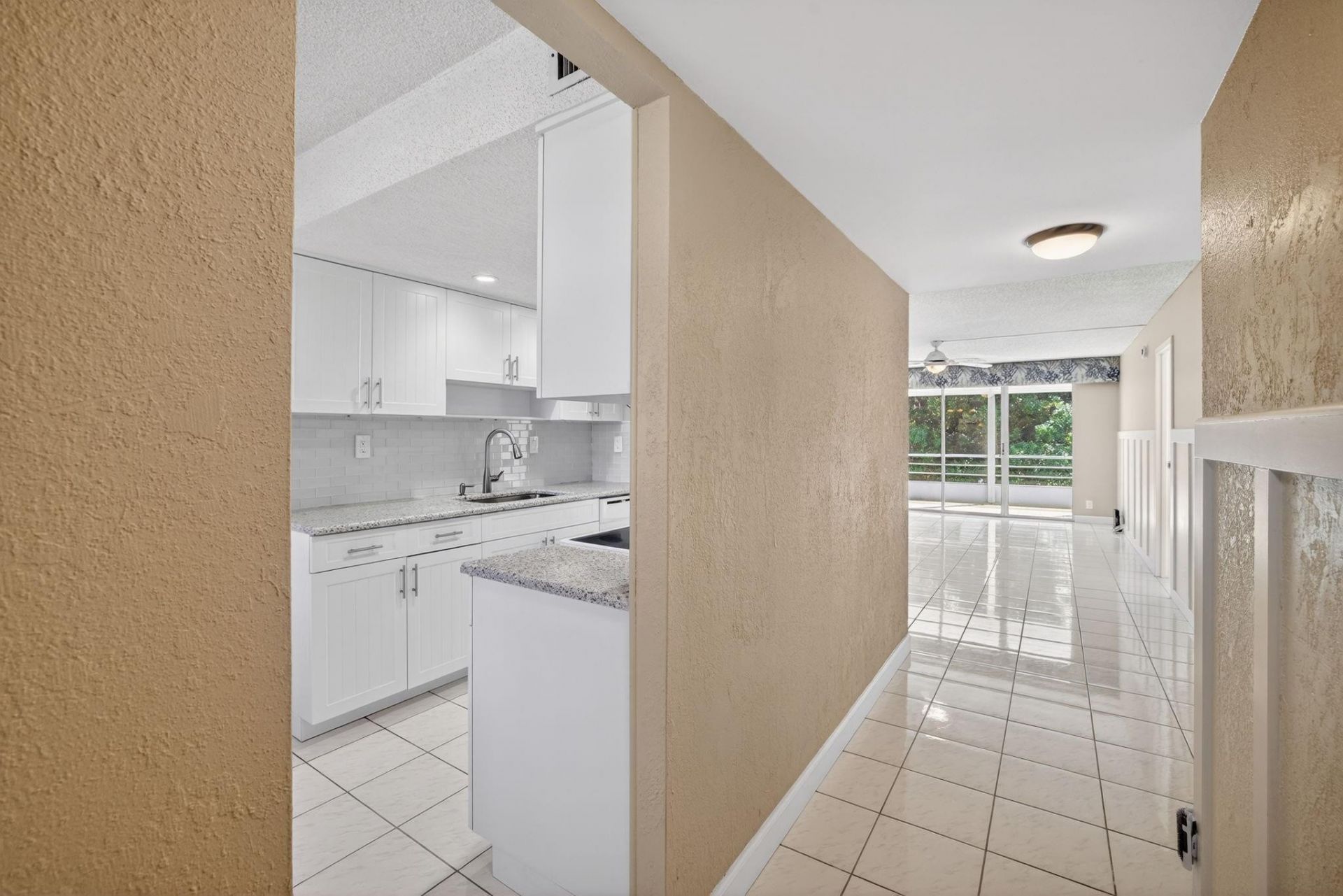 4898 NW 29th Ct, Unit 315, Lauderdale Lakes, FL 33313 Photo