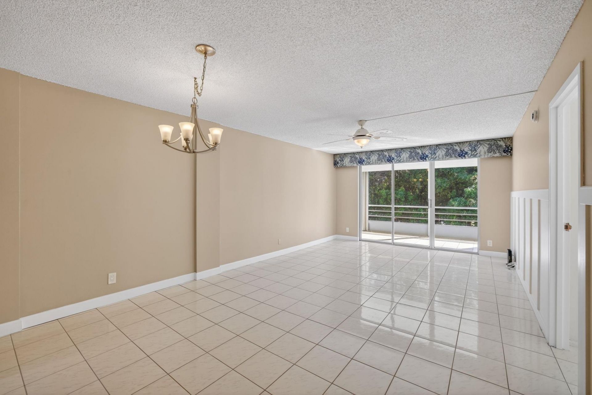 4898 NW 29th Ct, Unit 315, Lauderdale Lakes, FL 33313 Photo