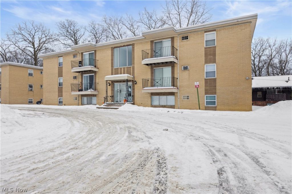 5382 Lee Road, Unit 102, Maple Heights, OH 44137 Main Photo