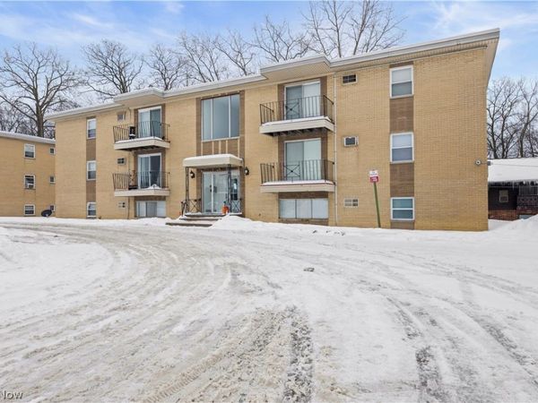 5382 Lee Road, Unit 102, Maple Heights, OH 44137