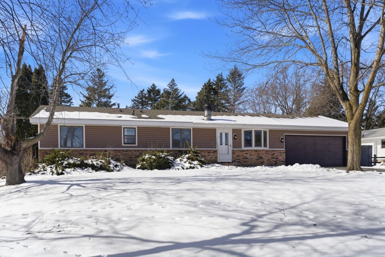 2575 Aladdin Street, Roseville, MN 55113 Main Photo