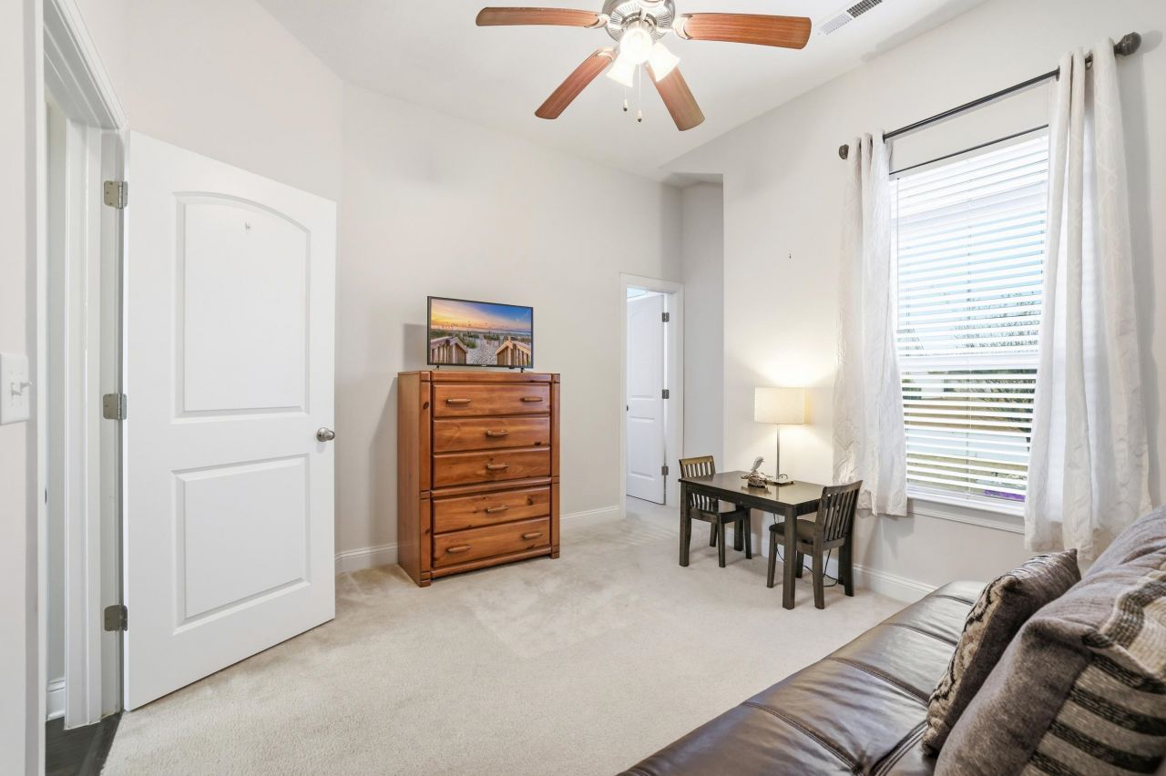 213 Camrose Way  Photo 12