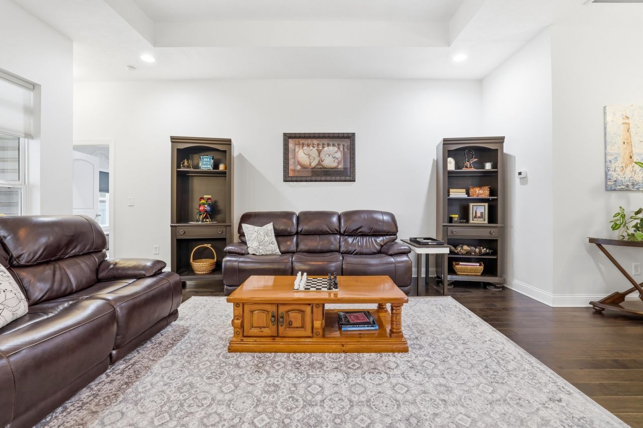 213 Camrose Way  Photo 17