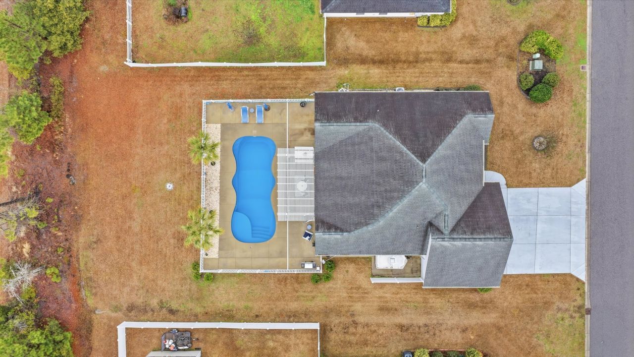 213 Camrose Way  Photo 34