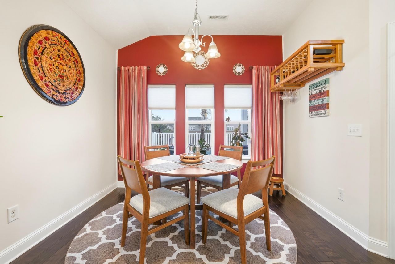 213 Camrose Way  Photo 7