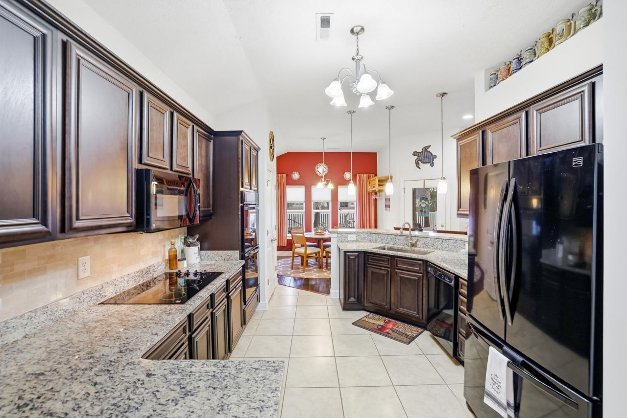 213 Camrose Way  Photo 8