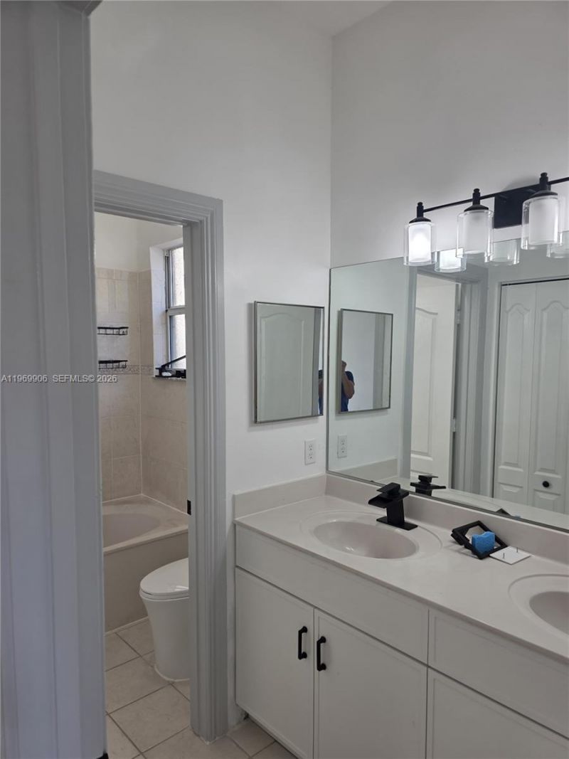 3930 NE 12th Dr , Homestead, FL 33033 Photo