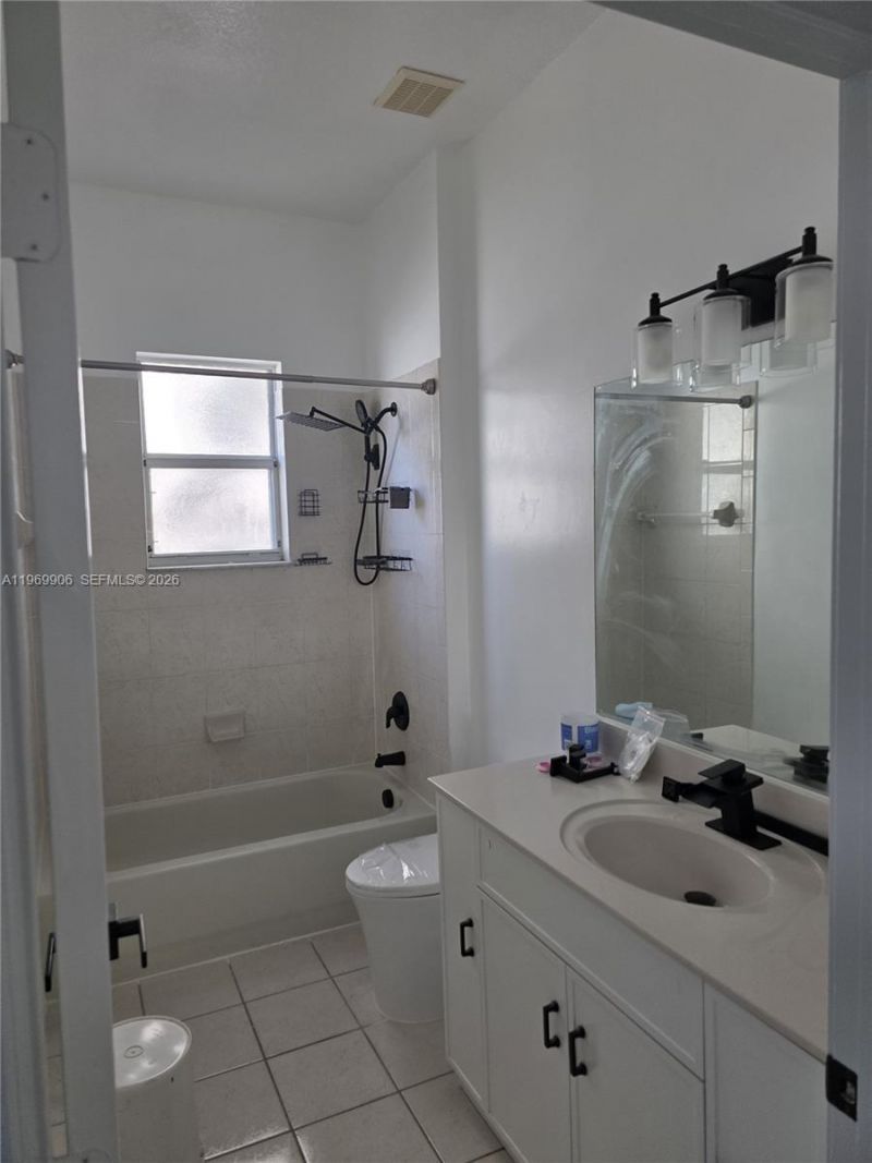 3930 NE 12th Dr , Homestead, FL 33033 Photo