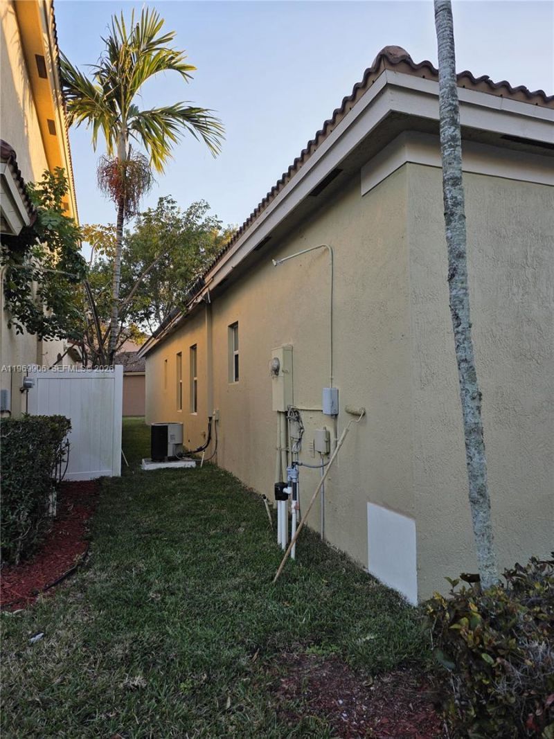 3930 NE 12th Dr , Homestead, FL 33033 Photo