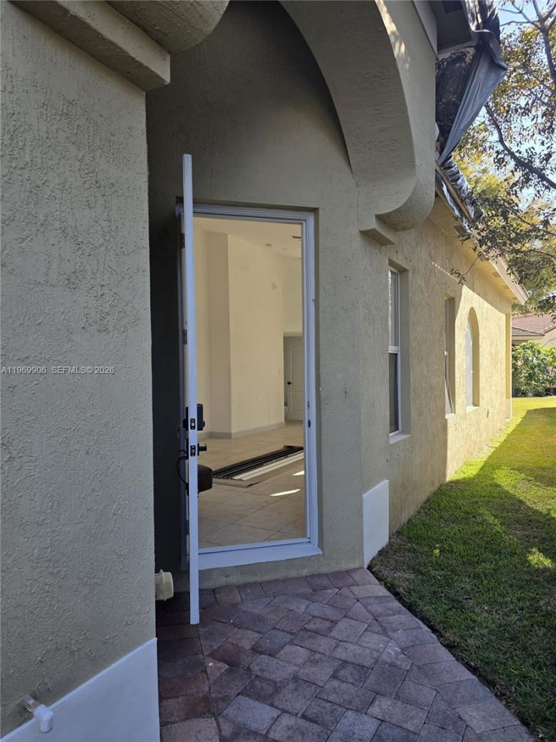 3930 NE 12th Dr , Homestead, FL 33033 Photo