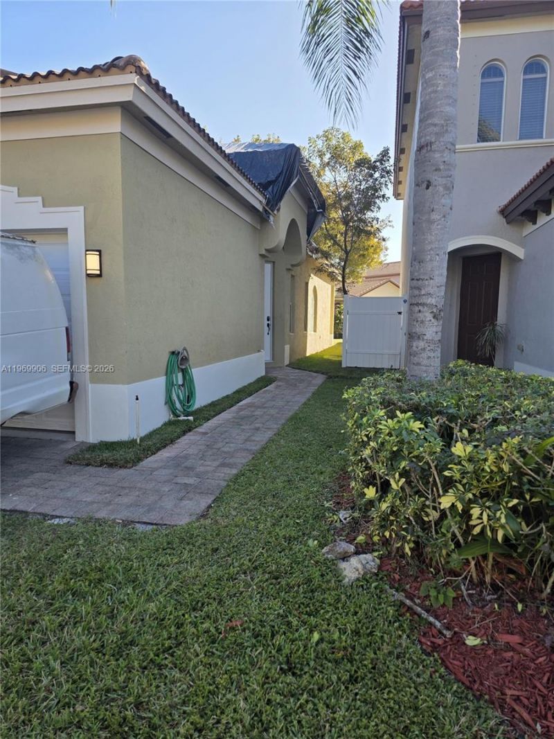 3930 NE 12th Dr , Homestead, FL 33033 Photo