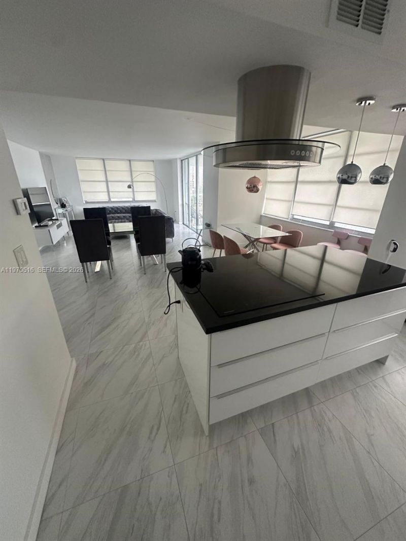 2801 NE 183rd St , Unit 1016W, Aventura, FL 33160 Photo