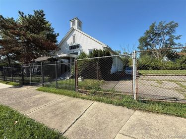 13509 Mackay Street , Detroit, MI 48212