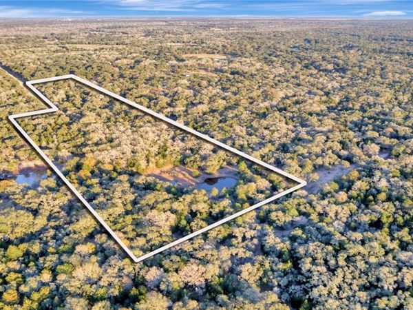 715 Private Road 1051, Hallettsville, TX 77964