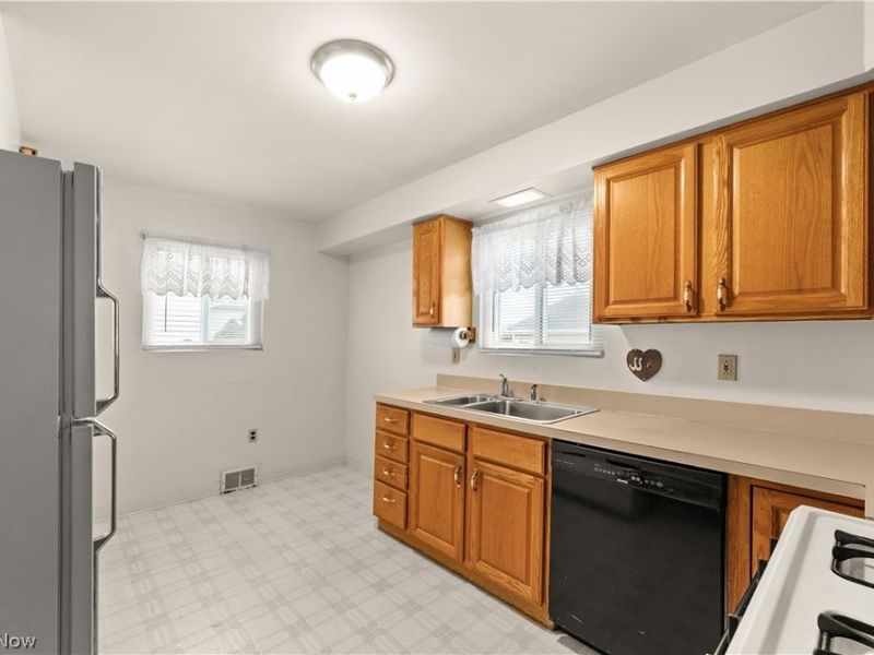 5889 Westbrook Drive, Brook Park, OH 44142 Photo 3