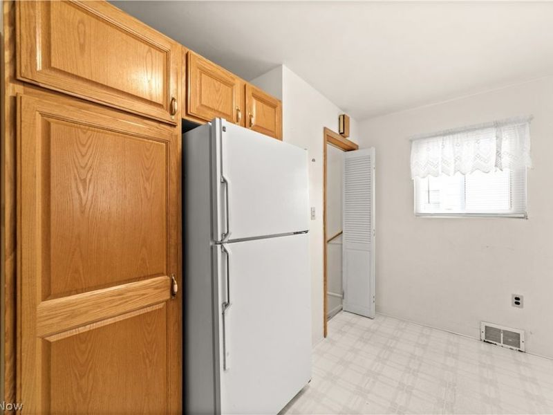 5889 Westbrook Drive, Brook Park, OH 44142 Photo 4