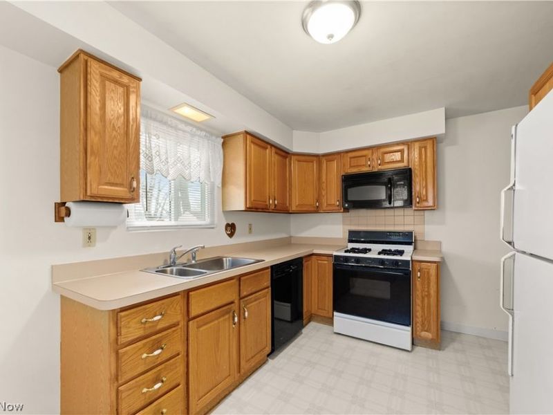 5889 Westbrook Drive, Brook Park, OH 44142 Photo 6