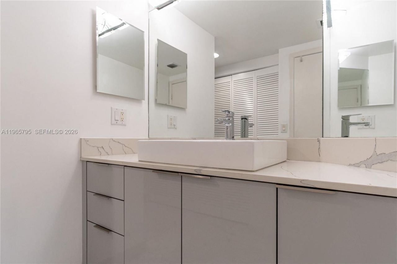 16400 Collins Ave , Unit 744, Sunny Isles Beach, FL 33160 Photo