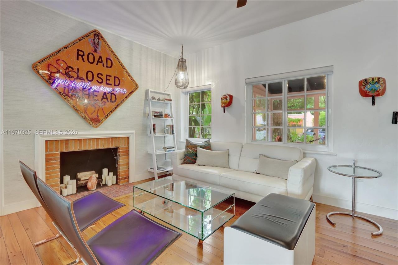 842 NW 9th Ct , Miami, FL 33136 Photo