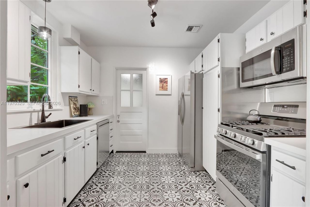 842 NW 9th Ct , Miami, FL 33136 Photo