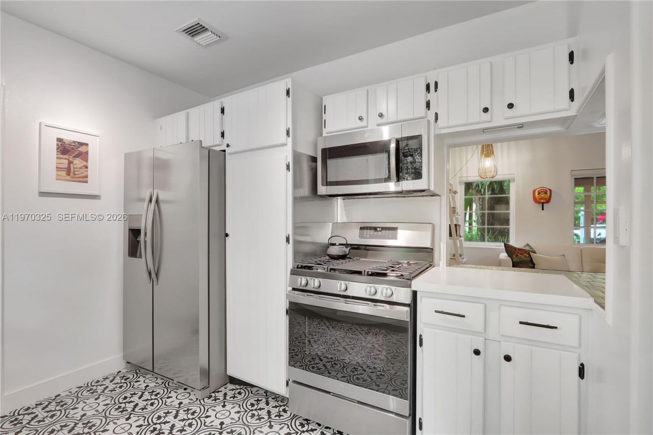 842 NW 9th Ct , Miami, FL 33136 Photo