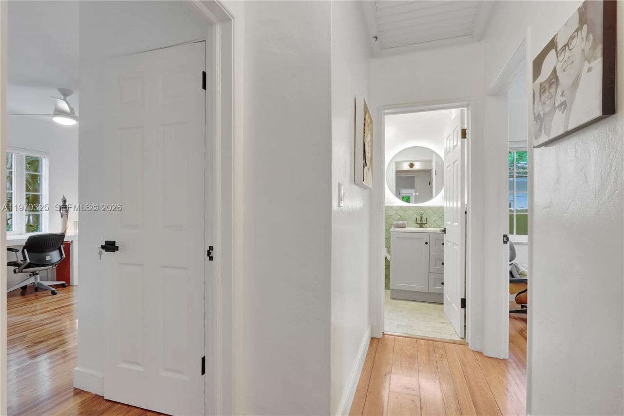 842 NW 9th Ct , Miami, FL 33136 Photo