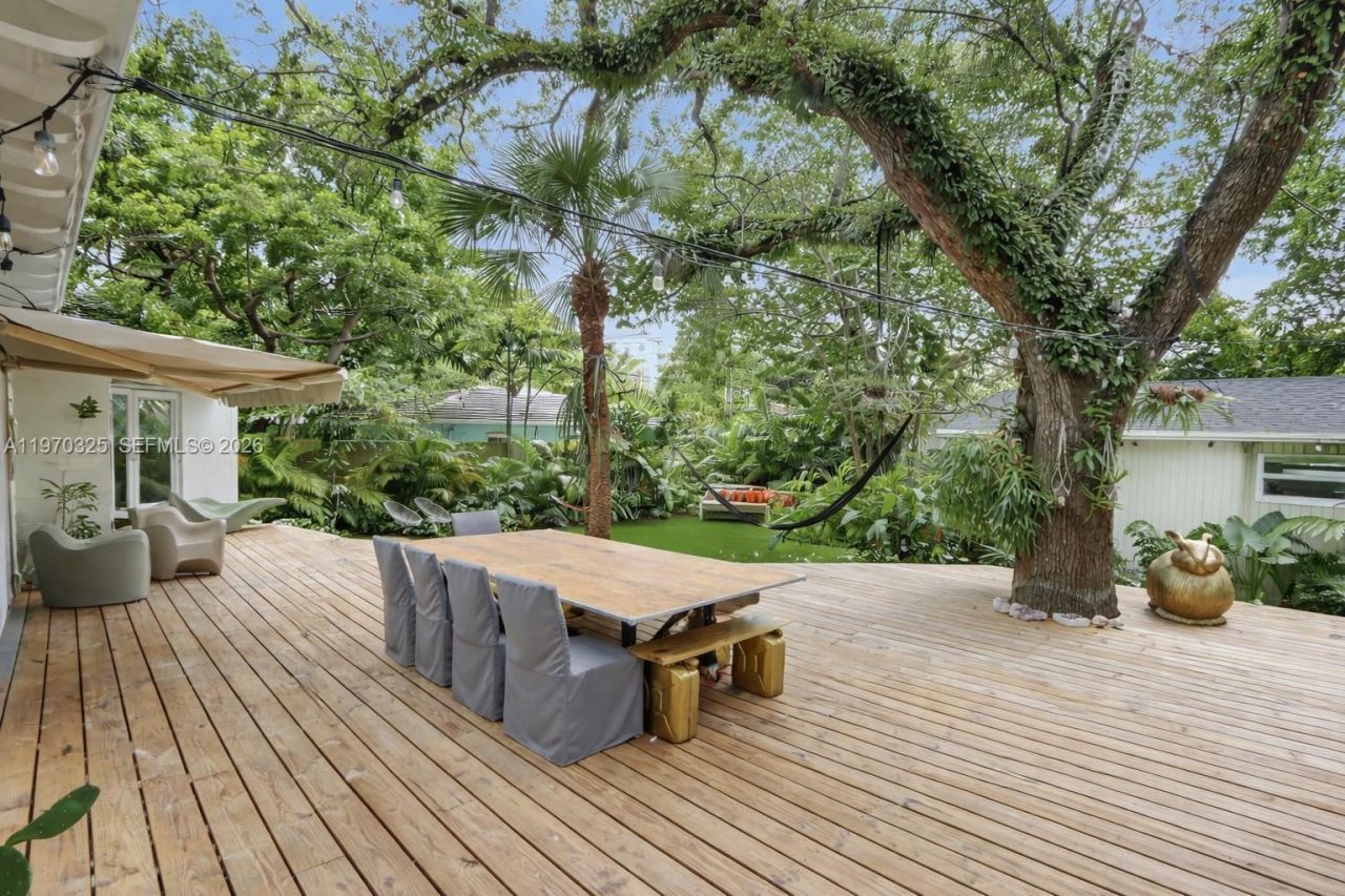 842 NW 9th Ct , Miami, FL 33136 Photo