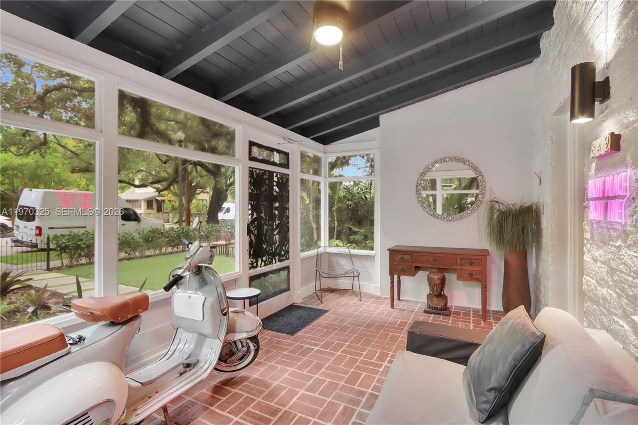 842 NW 9th Ct , Miami, FL 33136 Photo