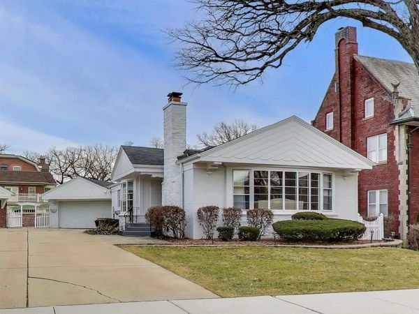 9825 S Winchester Avenue, Chicago, IL 60643