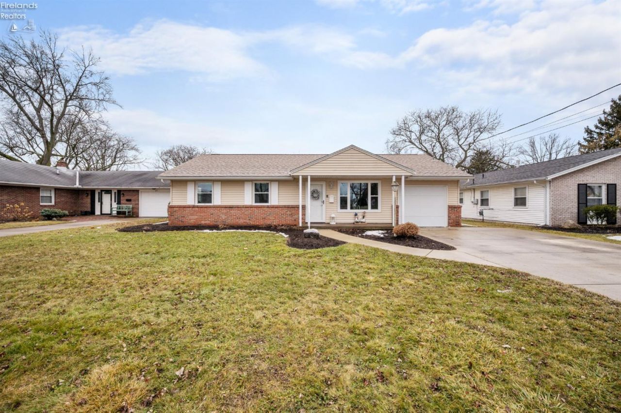 619 Alice Street, Port Clinton, OH 43452 Main Photo