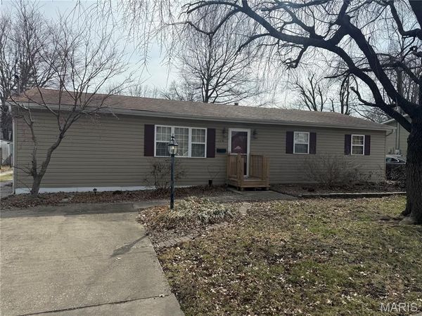 724 W Mill Street , Staunton, IL 62088