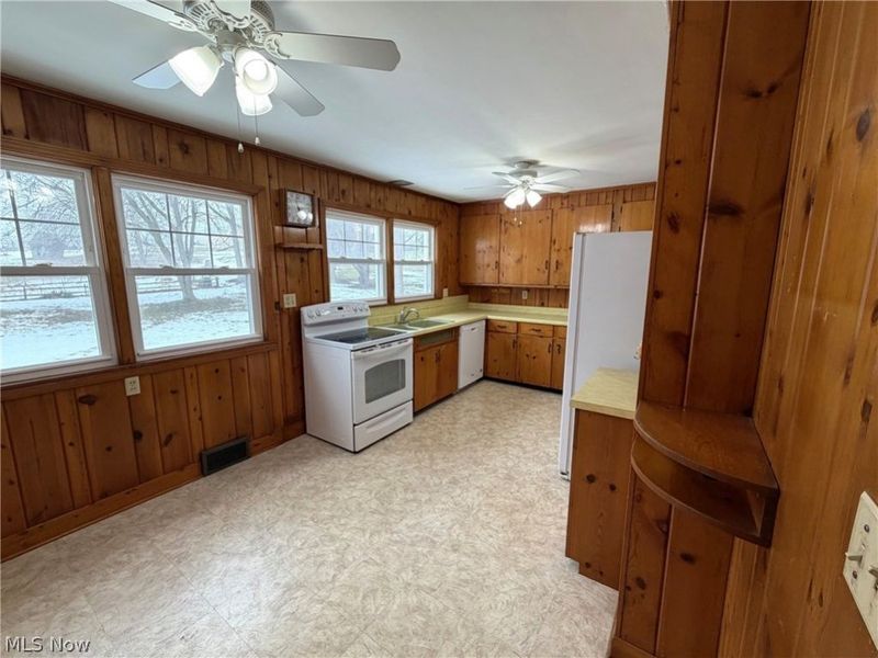 2229 Schneider Street NW, North Canton, OH 44720 Photo 5