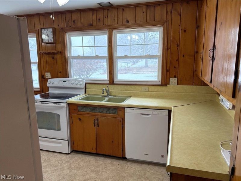 2229 Schneider Street NW, North Canton, OH 44720 Photo 8