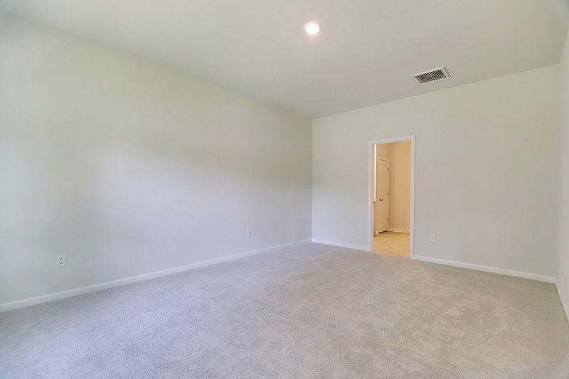 1161 Tibetan St. Photo 5