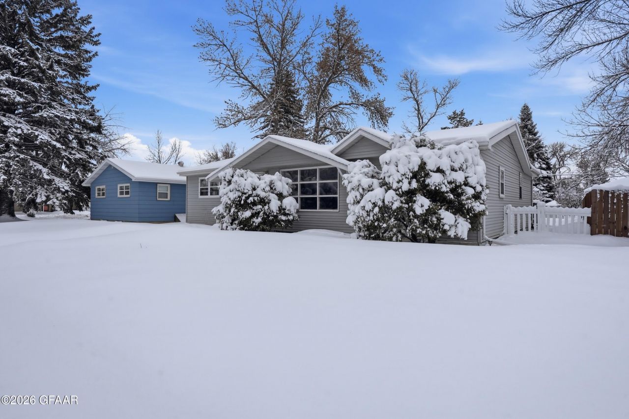 1507 14th Avenue S, Grand Forks, ND 58201 Main Photo