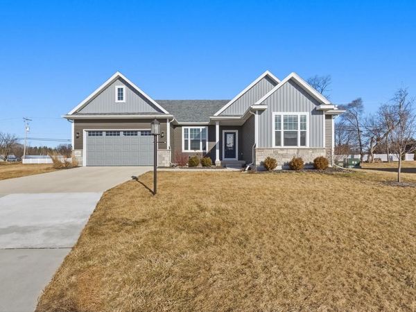 N55W20134 Magnolia LANE, Menomonee Falls, WI 53051