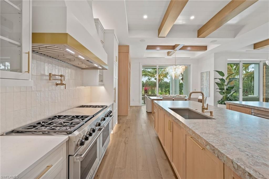 570 Harbour Dr, Naples, FL 34103 Photo