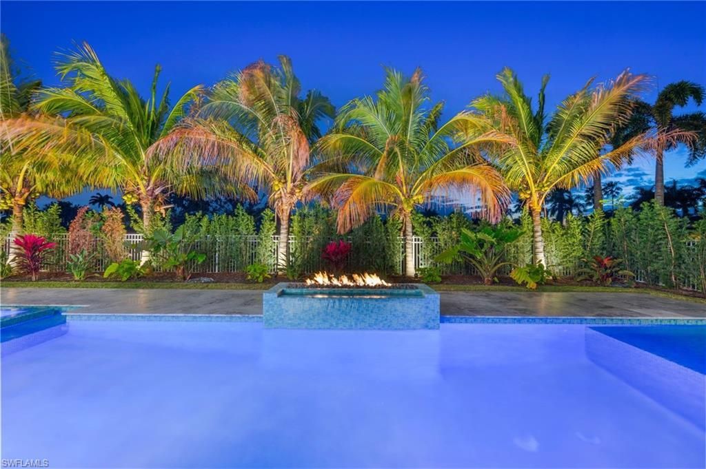 570 Harbour Dr, Naples, FL 34103 Photo