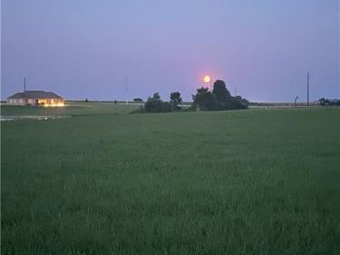 2403 Meadow Lake Drive, Ottawa, KS 66067