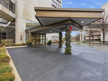 300 Riverfront Drive, Detroit, MI 48226