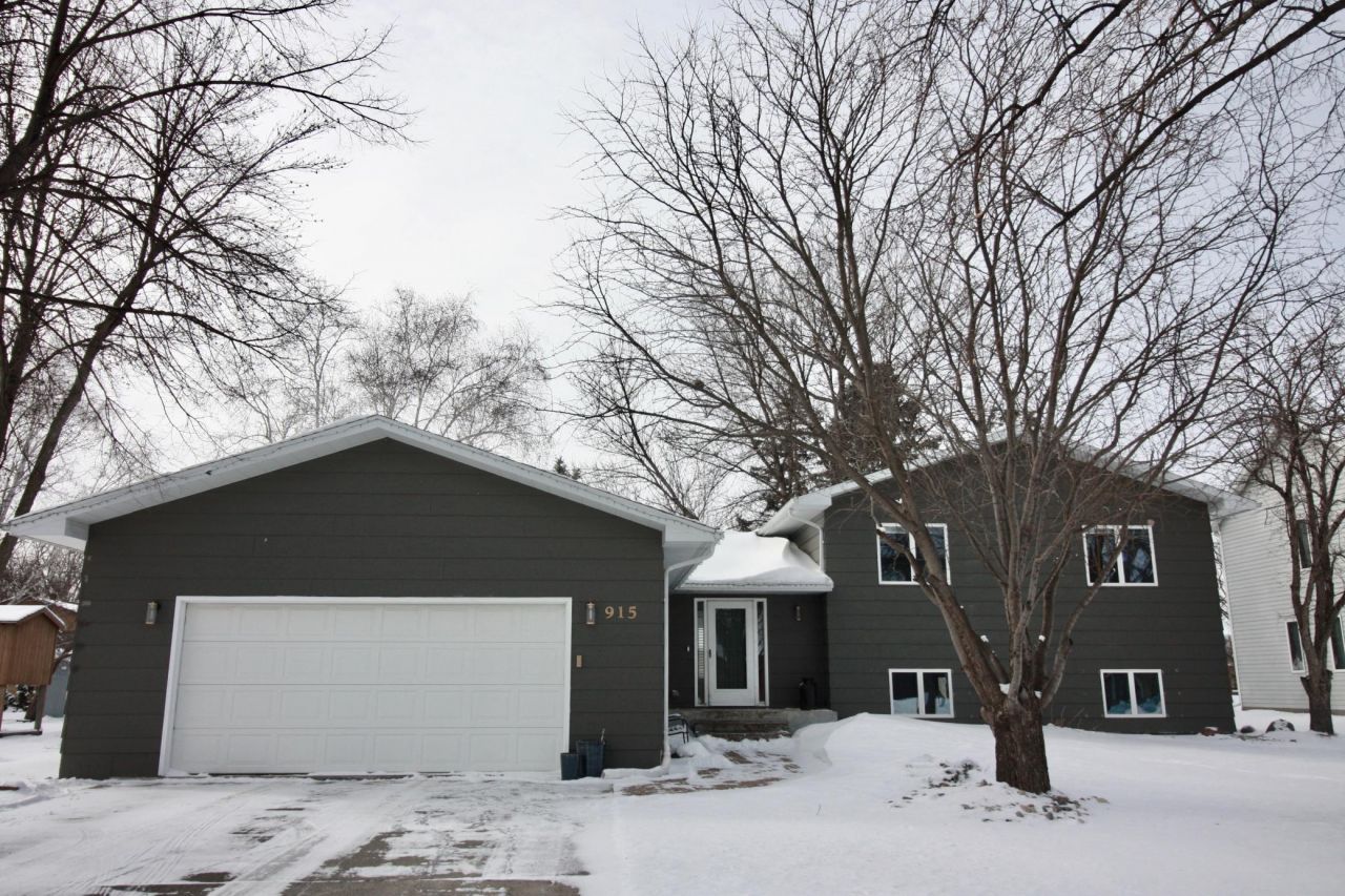 915 Hemlock Court, Breckenridge, MN 56520 Main Photo