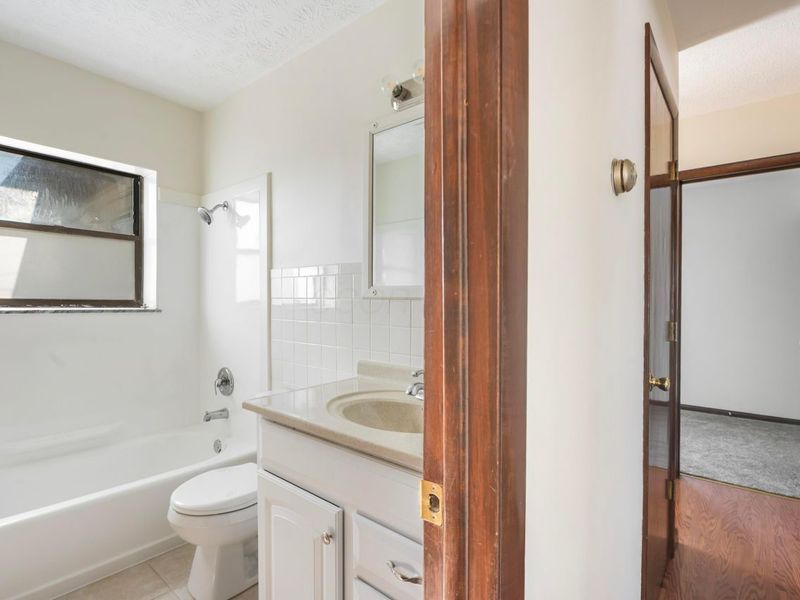 2291 E Howard Road , Obetz, OH 43207 Photo 14