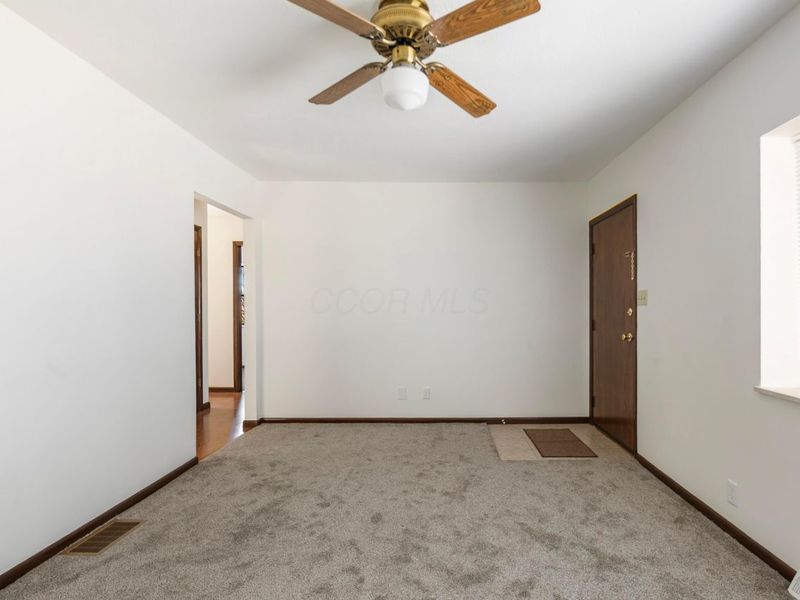 2291 E Howard Road , Obetz, OH 43207 Photo 4