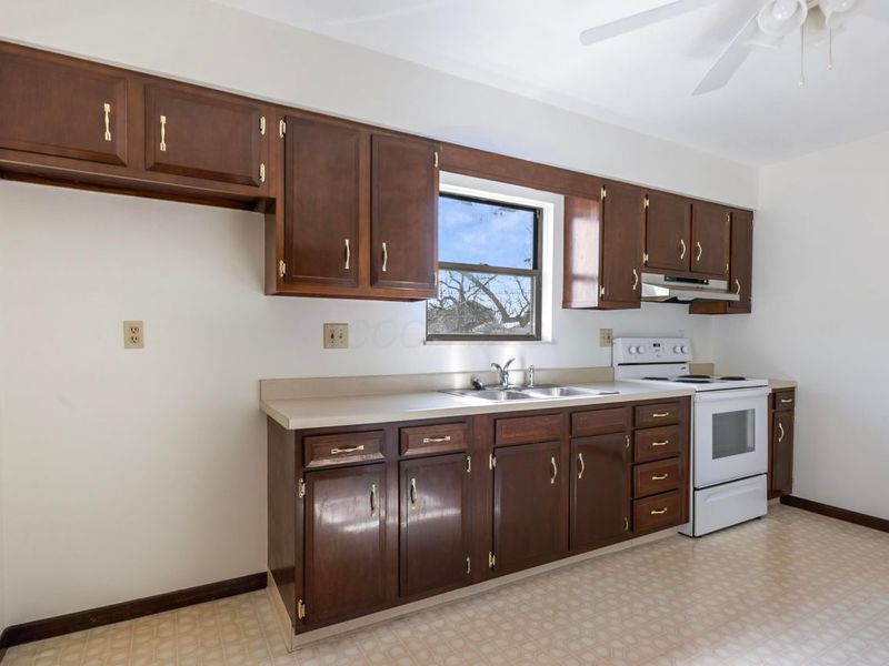 2291 E Howard Road , Obetz, OH 43207 Photo 6