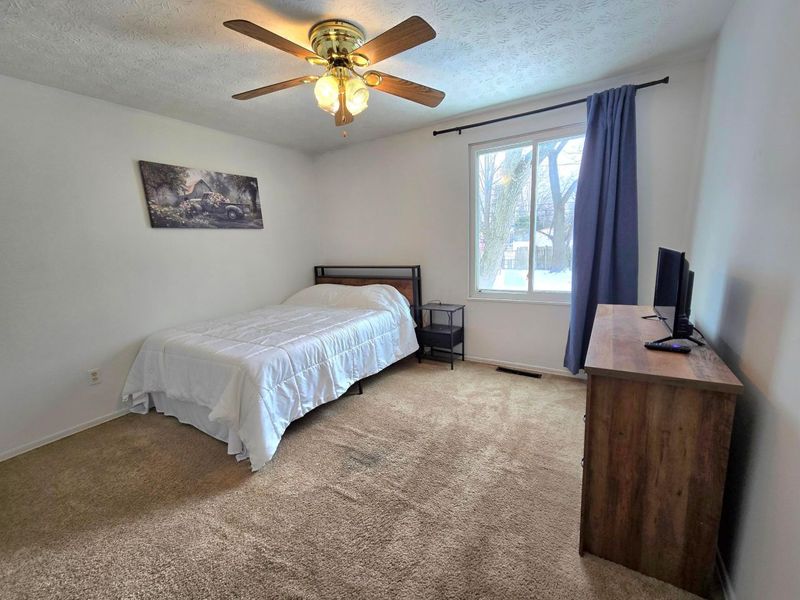 5361 Parkline Drive , Columbus, OH 43232 Photo 11