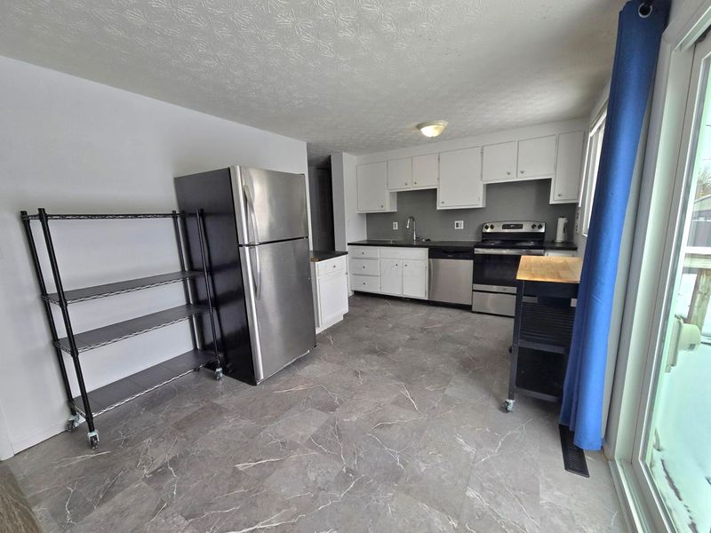 5361 Parkline Drive , Columbus, OH 43232 Photo 8