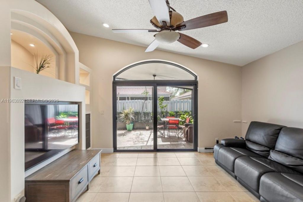 17912 SW 12th Ct , Pembroke Pines, FL 33029 Photo