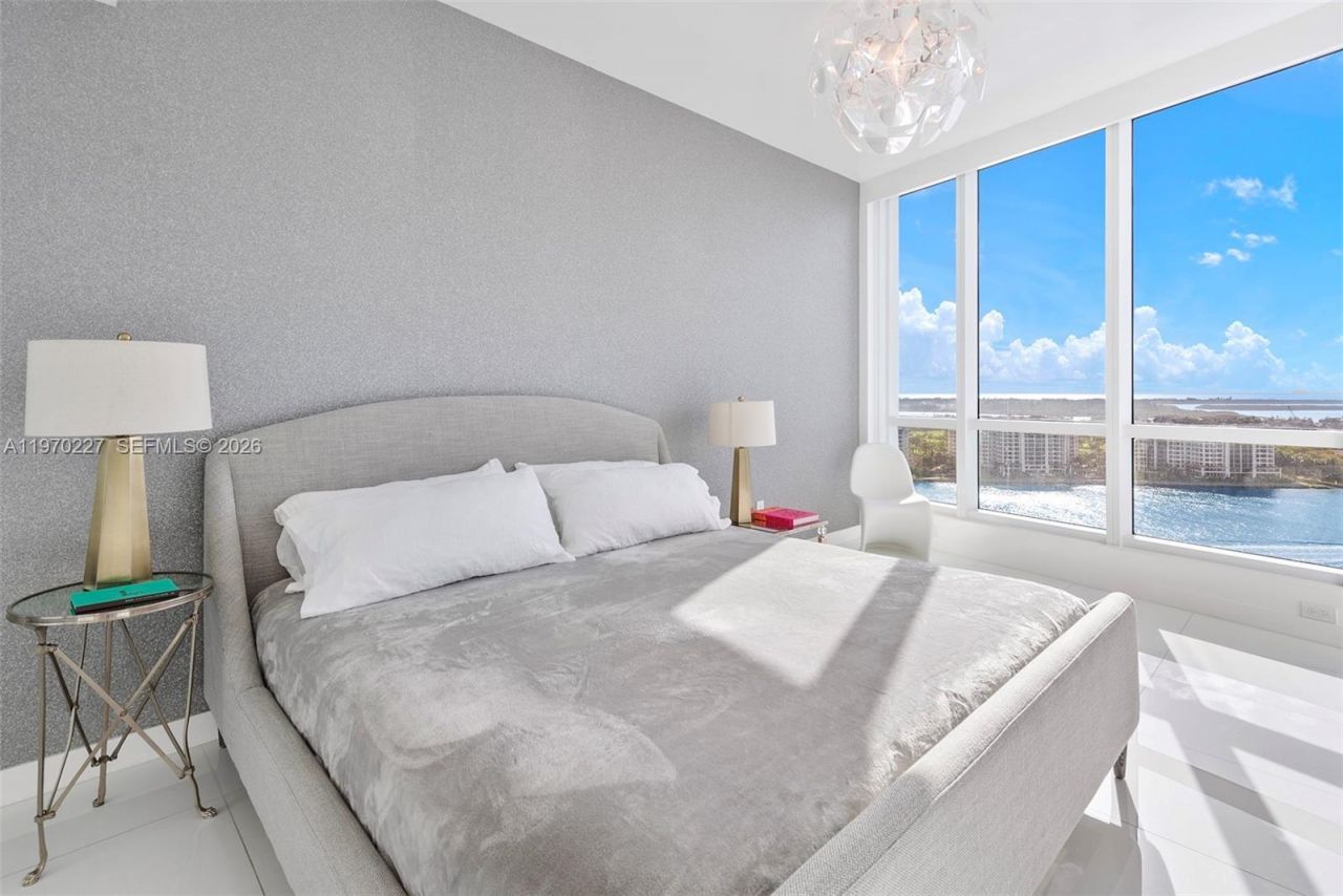 100 S Pointe Dr, Unit 2101, Miami Beach, FL 33139 Photo