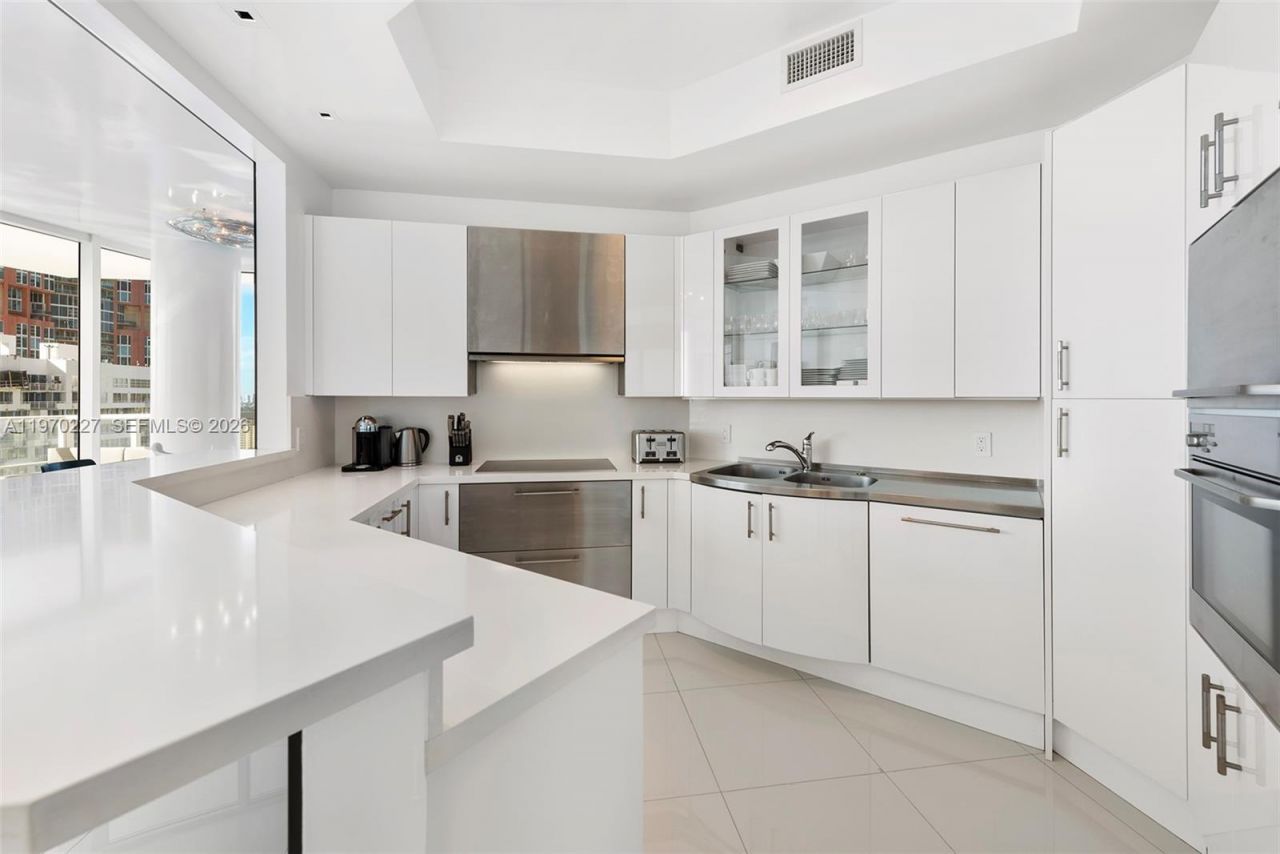 100 S Pointe Dr, Unit 2101, Miami Beach, FL 33139 Photo